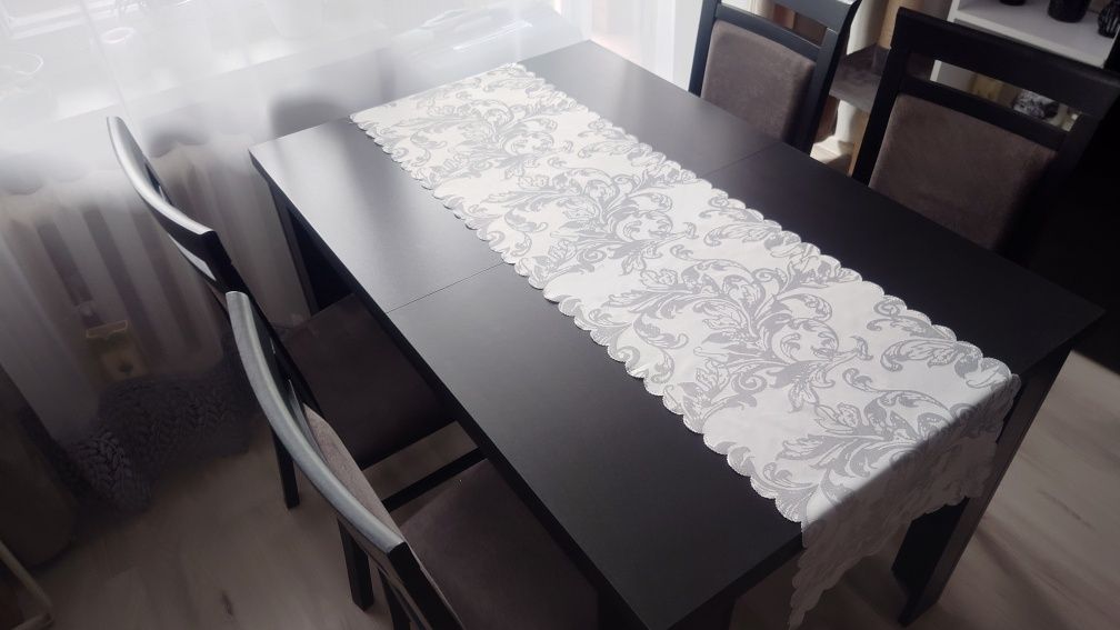 Stół 120x80 czarny rozkładany z 4 krzesłami