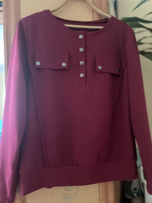 Жіночий костюм. .