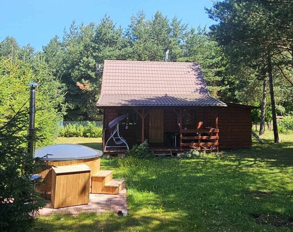 Domek z balią jacuzzi nad jeziorem wolne terminy