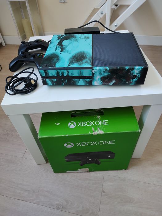 Xbox one 500gb + 2 pady