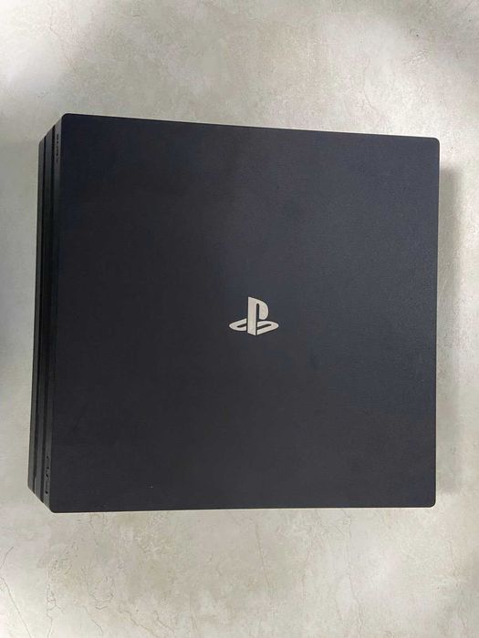 Консоль Sony PlayStation 4 PRO 1TB + два Геймпада
