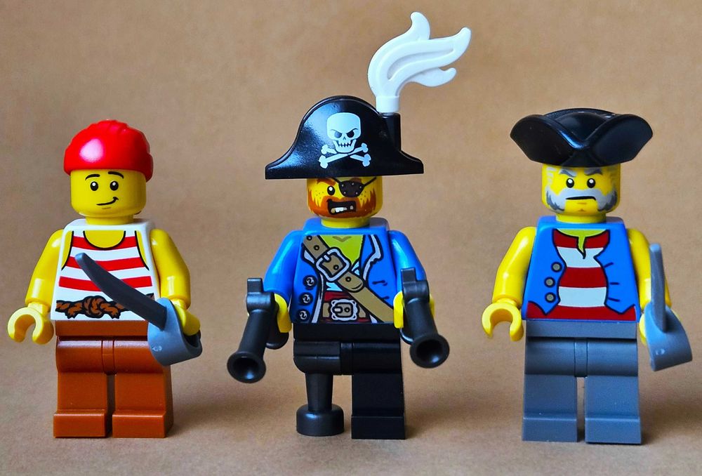 Lego 31109 Piraci figurki PI185, PI186, PI187 + akcesoria