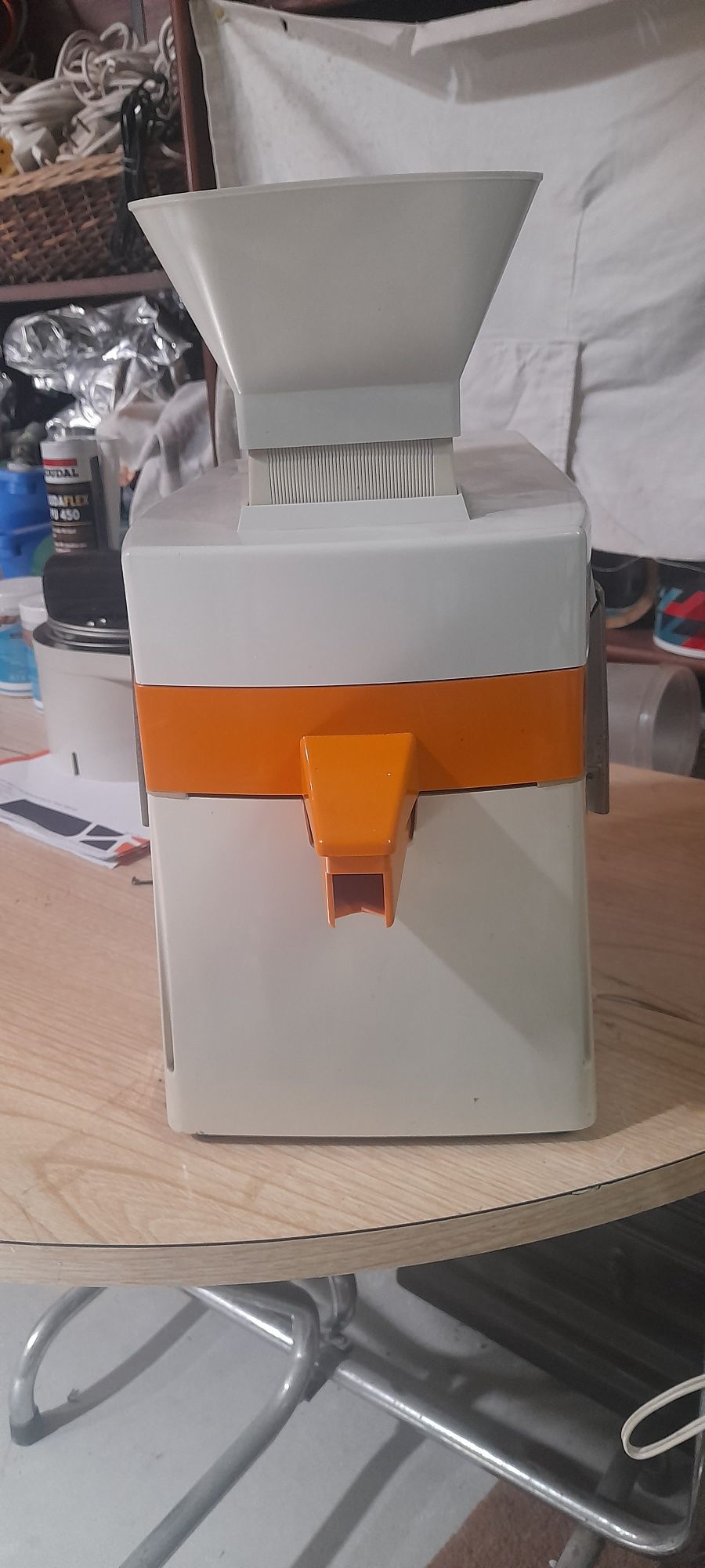 Espremedor laranjas, torradeira a abre latas