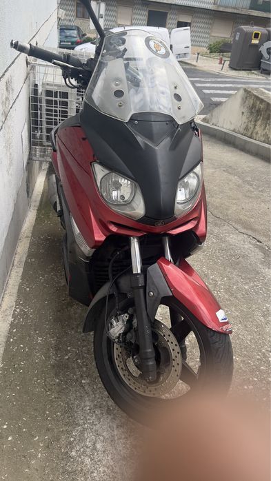 Yahama xmax red color