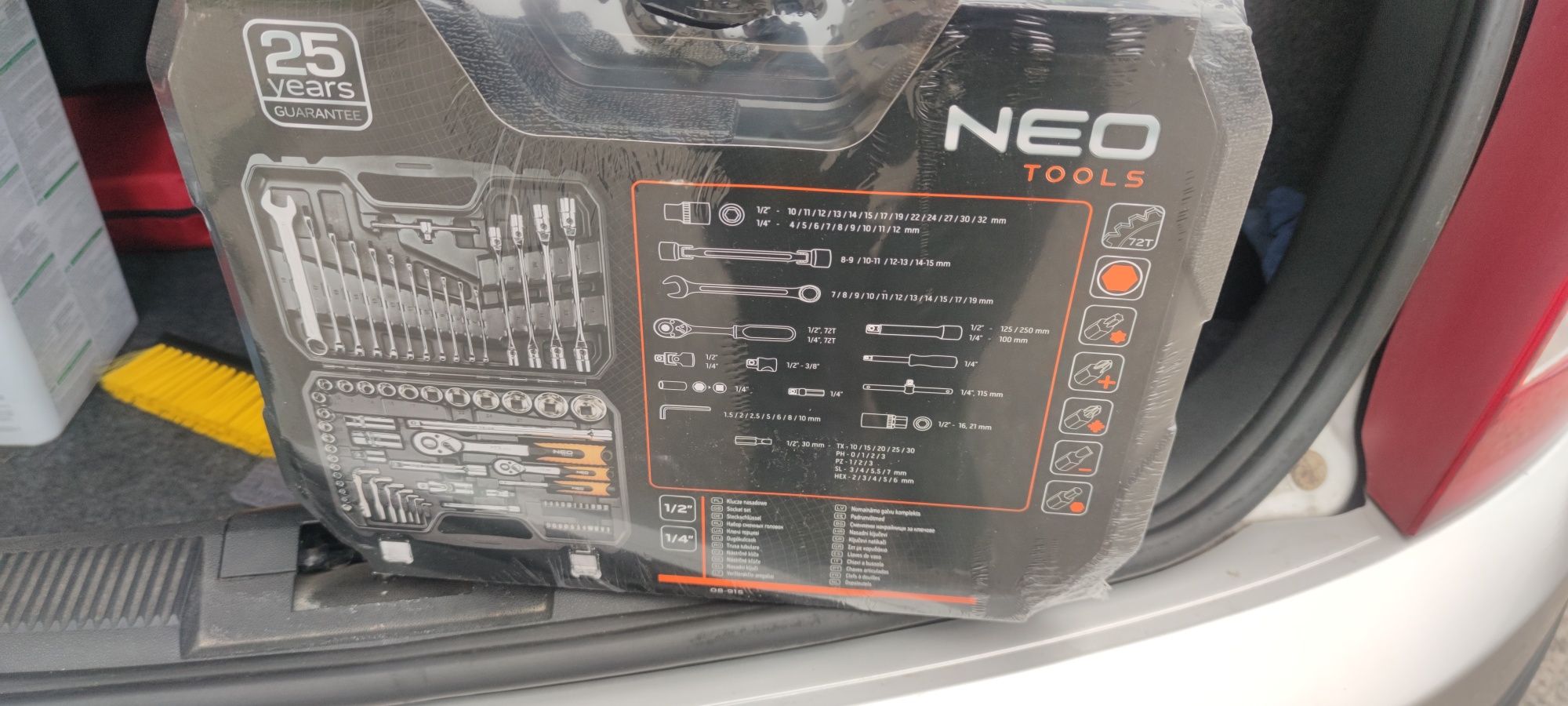 Zestaw kluczy Neo tools 77