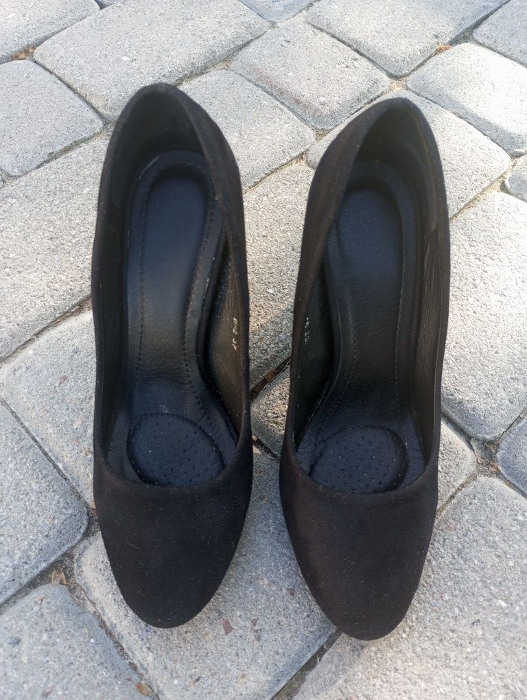 Жіночі туфлі на каблуках