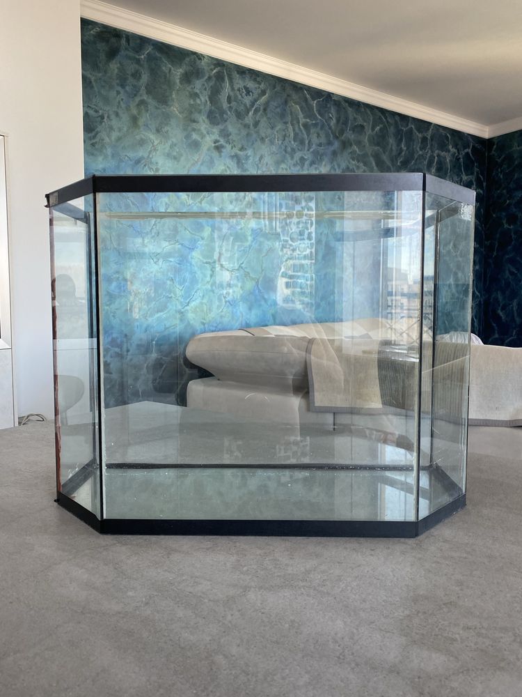 Скляний акваріум з об'ємним виступом 70 літрів