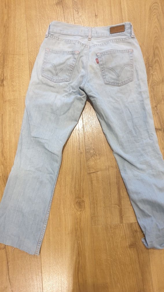 Levis model Eve r. 30