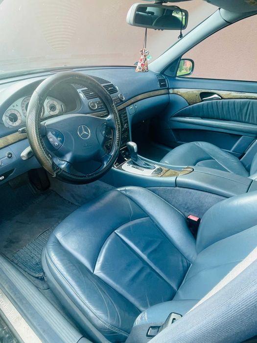 Mercedes-Benz  Daimlerchrysler E320 niebieski skóra 2002r