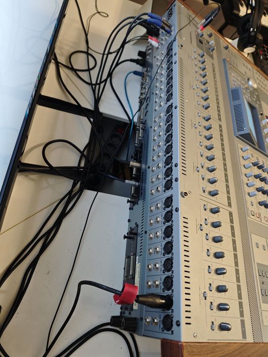 Mikser Tascam DM-4800 cyfrowa konsoleta z interfejsem FireWire