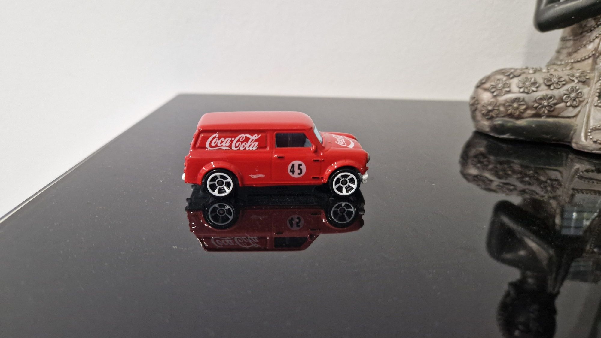 Hot Wheels Austin Mini Van Coca-Cola Custom