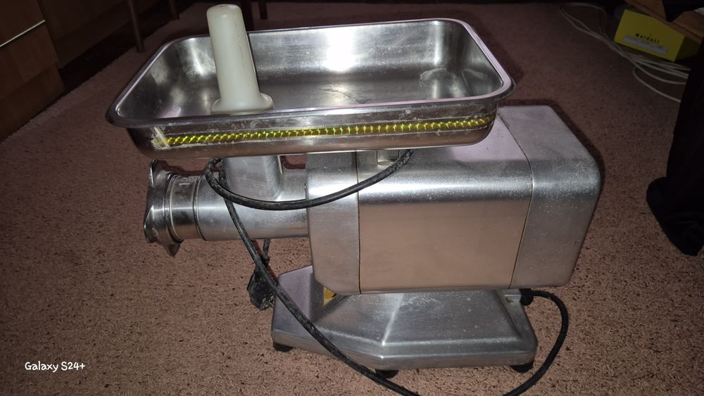 М'ясорубка EWT INOX ME120E