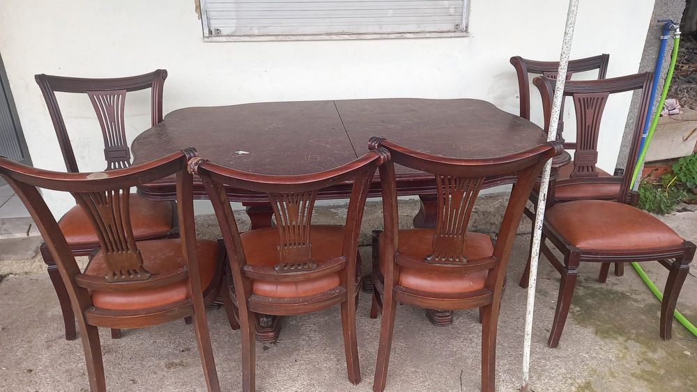 Vendo mesa + 6 cadeiras