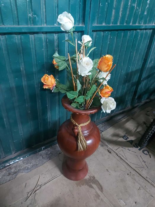 Jarra com flores decorativo