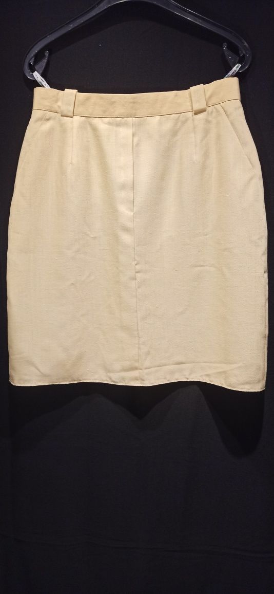 Słonecznikowa spódnica z paskiem i kieszeniami r 44