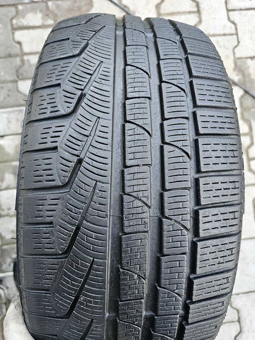 Zima Pirelli 235/35 R20