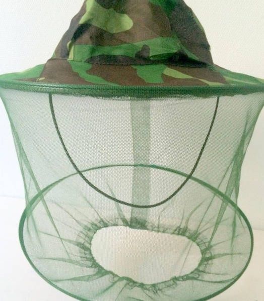 Антимоскітний капелюх — надійний захист від комах у природному