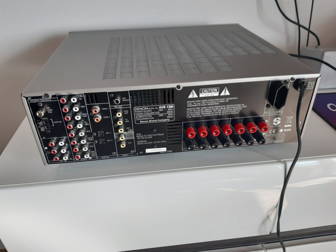 Amplituner kina domowego Denon .