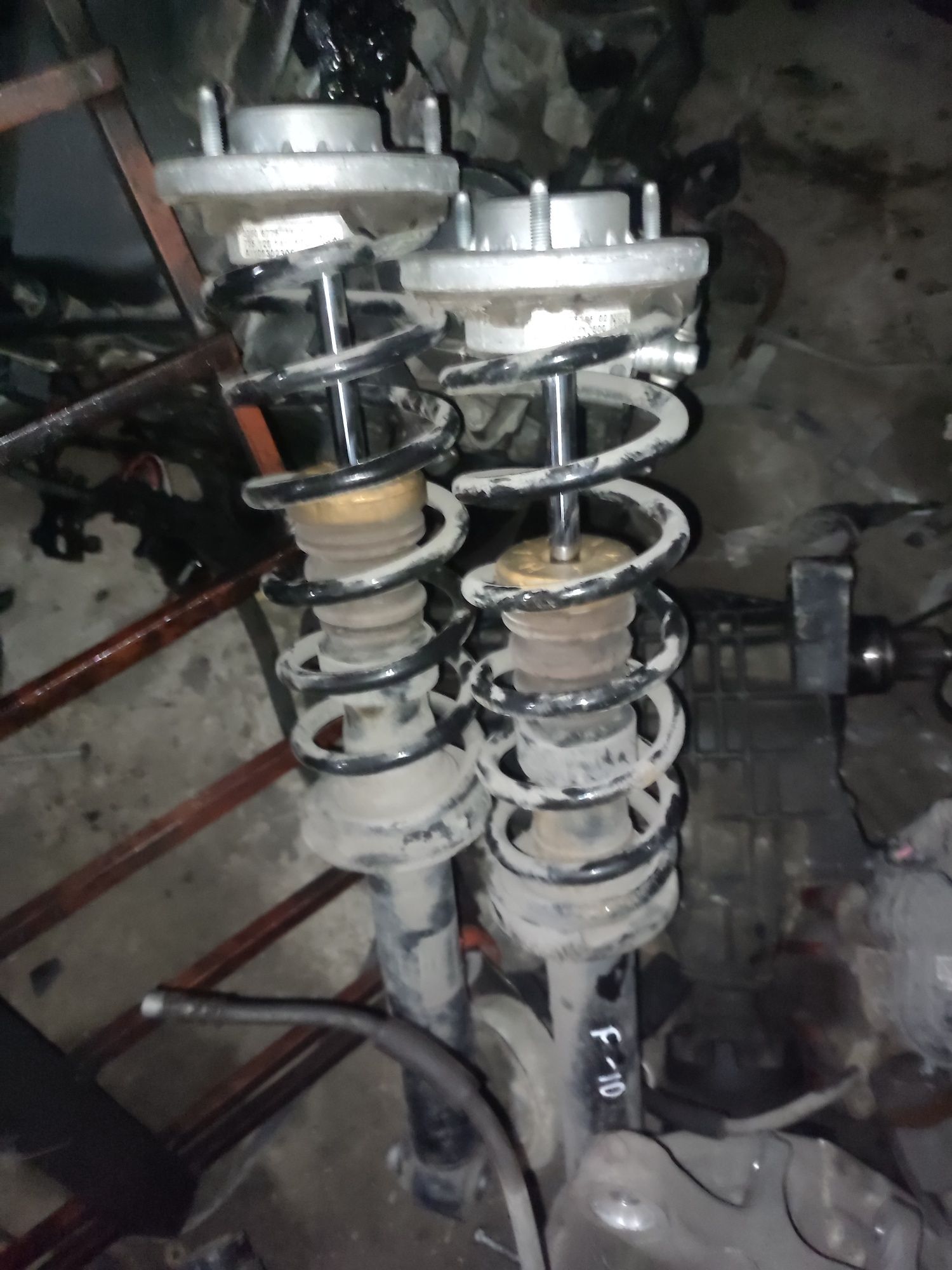 Дві стойки BMW F10 в зборі