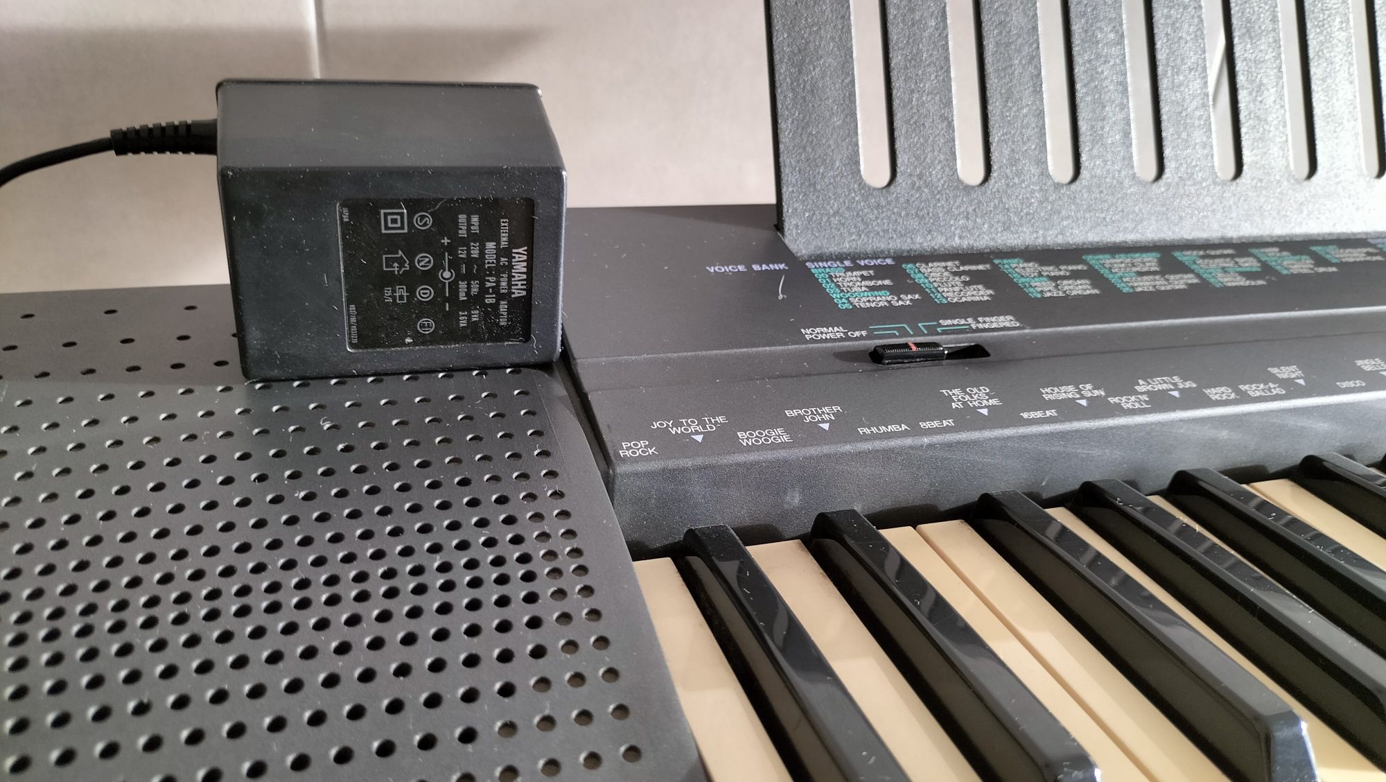 Orgao Yamaha  com Tripé e Transformador