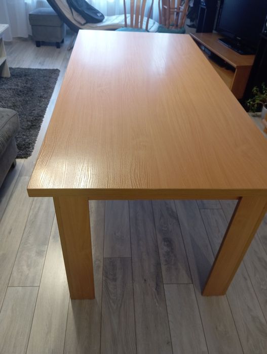Sprzedam stół w kolorze bukowym