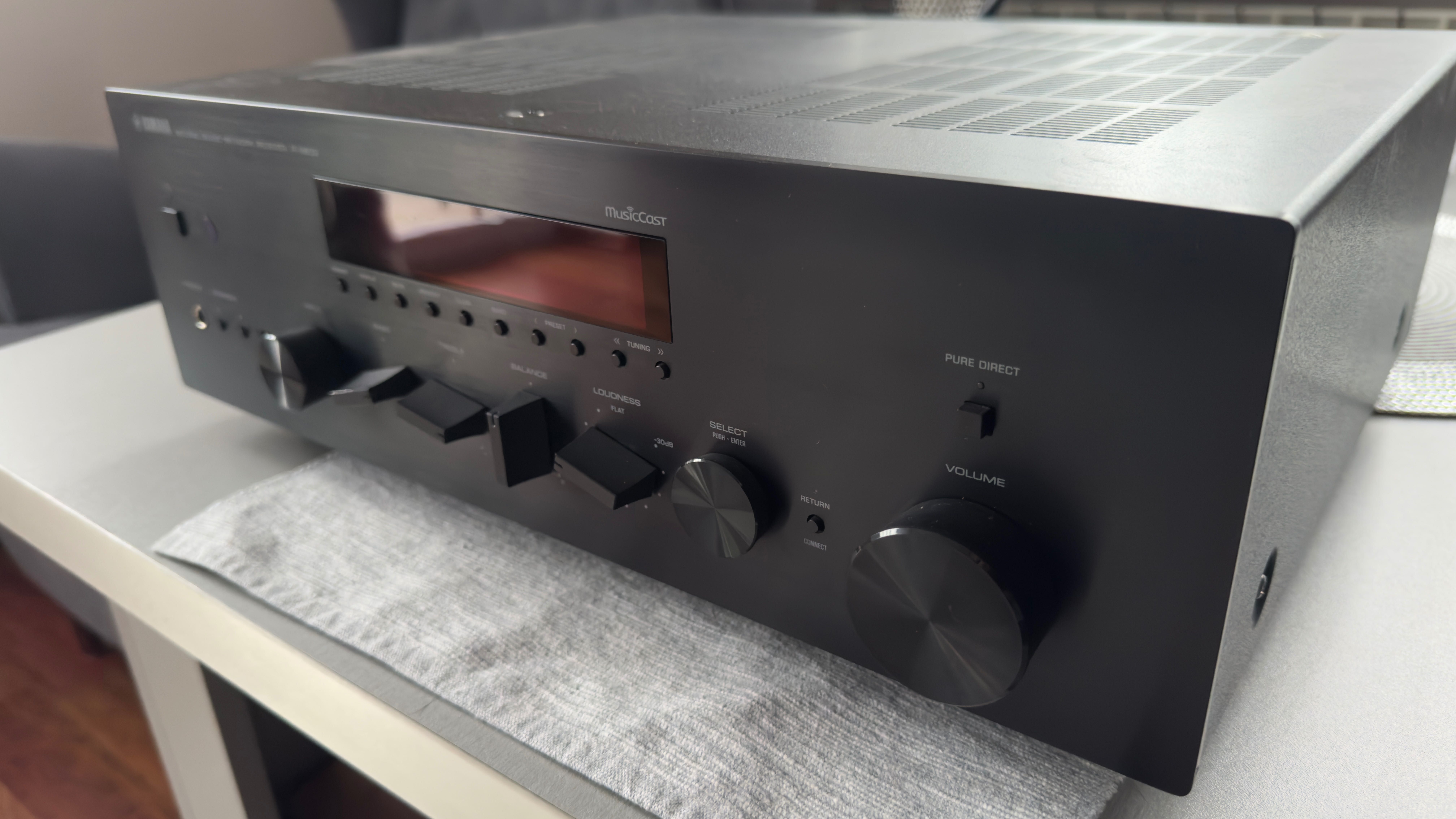 Wzmacniacz Yamaha R-N602 Stereo