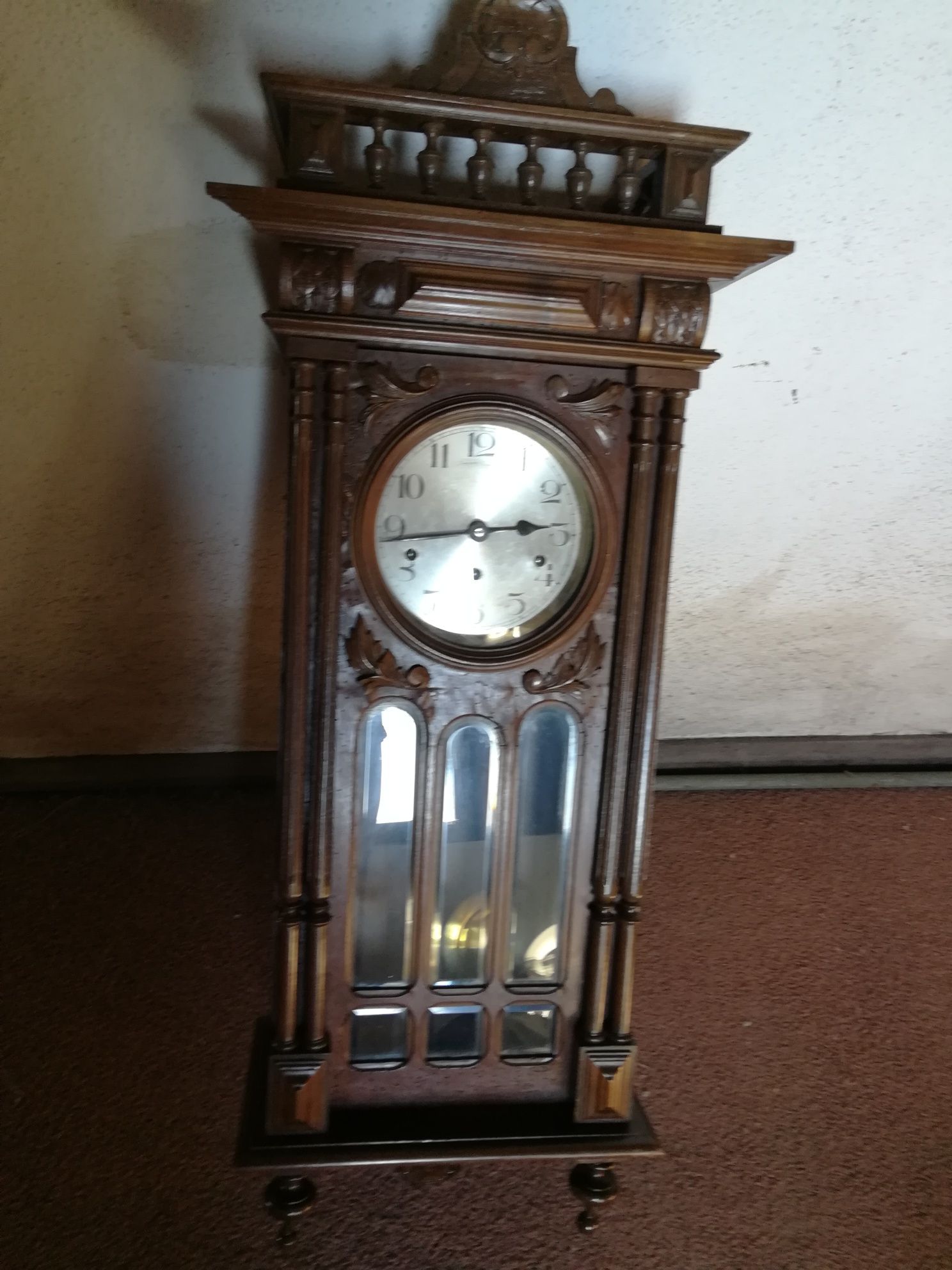 Relógio de parede antigo.