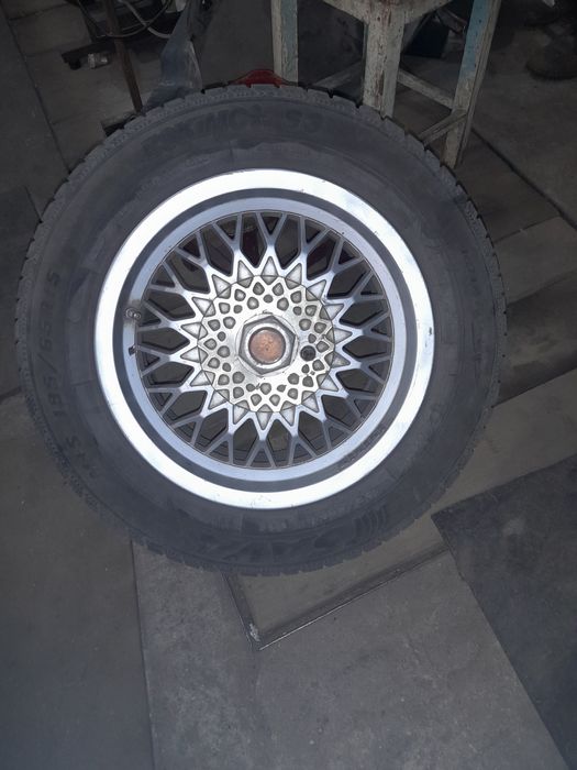 Продам легкосплавные колеса р 15 походят на форд ,мерседес, шкода,