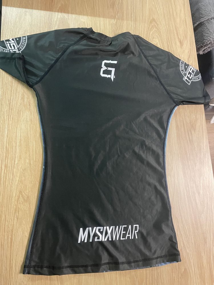 Nowy bez metki rashguard rozmiar s/m uniwersalny