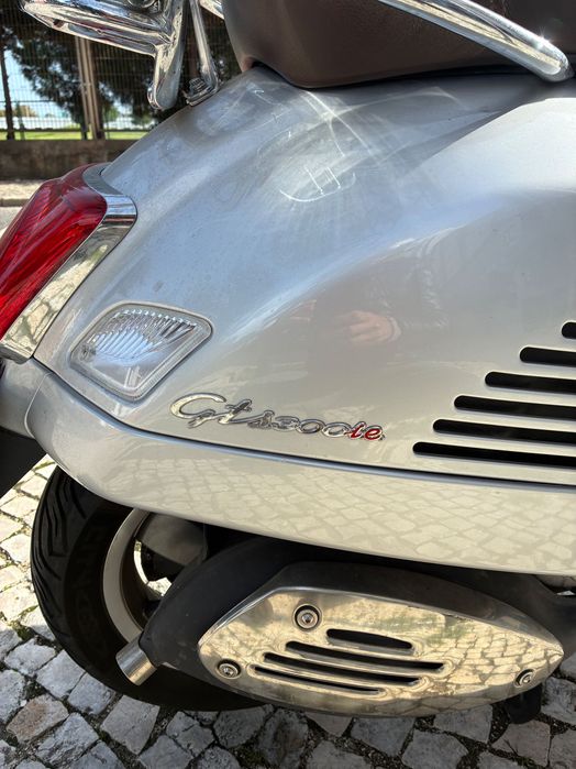 Vespa GTS300 edição especial celebração 70 anos