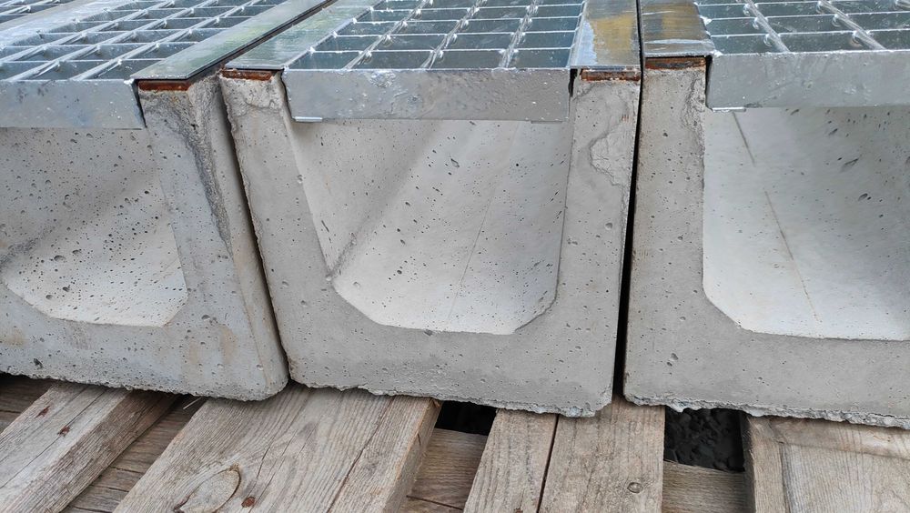 Odwodnienie odpływ kanał odwodnienia liniowe przepust korytko ciek