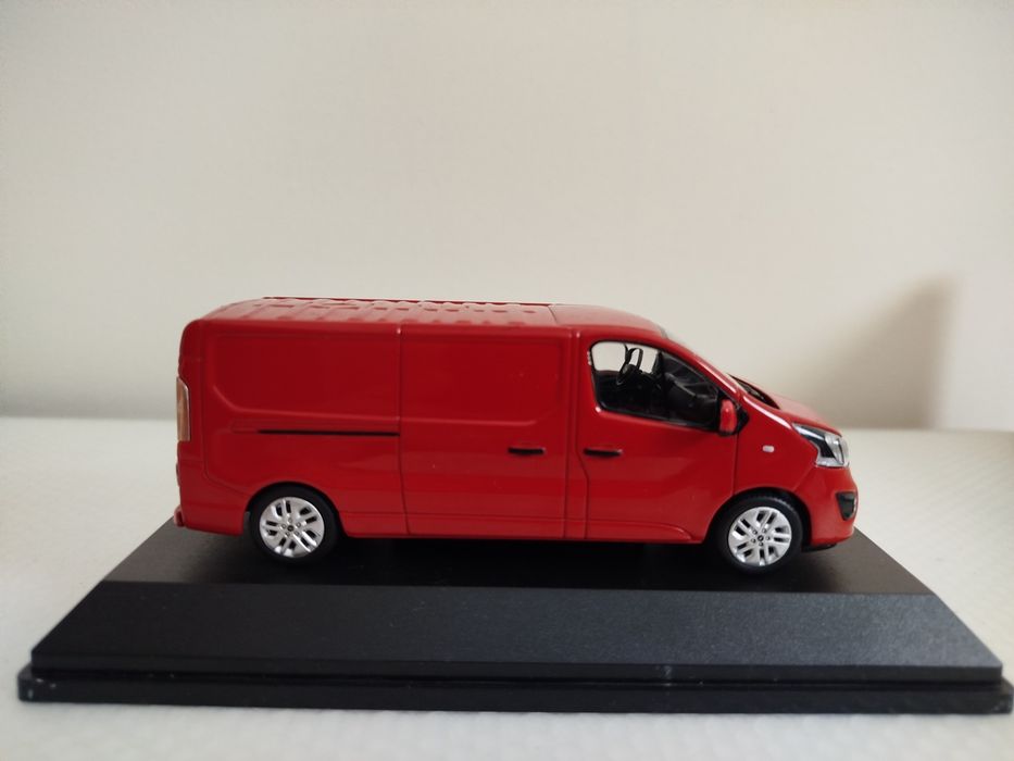 Miniatura Opel Vivaro 1/43 Nova