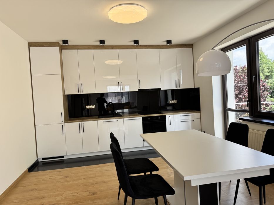 Wynajem mieszkania bezczynszowego z miejscem parkingowym.