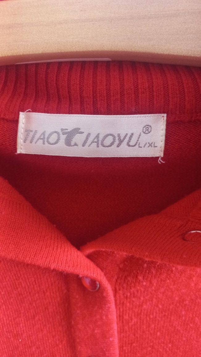 Sweter czerwony z wysokim kołnierzem