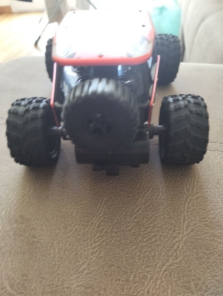 Carro telecomandado pouco usado