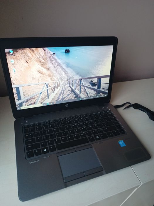 HP laptop 840 G2 16gb ram i5 SSD 256 Samsung elitebook