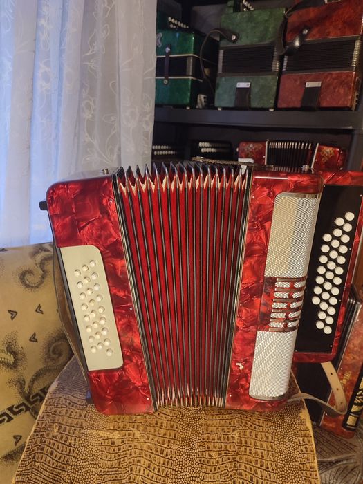 Продам гармонь гармошка хромка