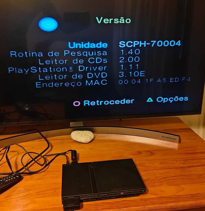 PlayStation 2 Slim + comando + 1 memory card + jogos