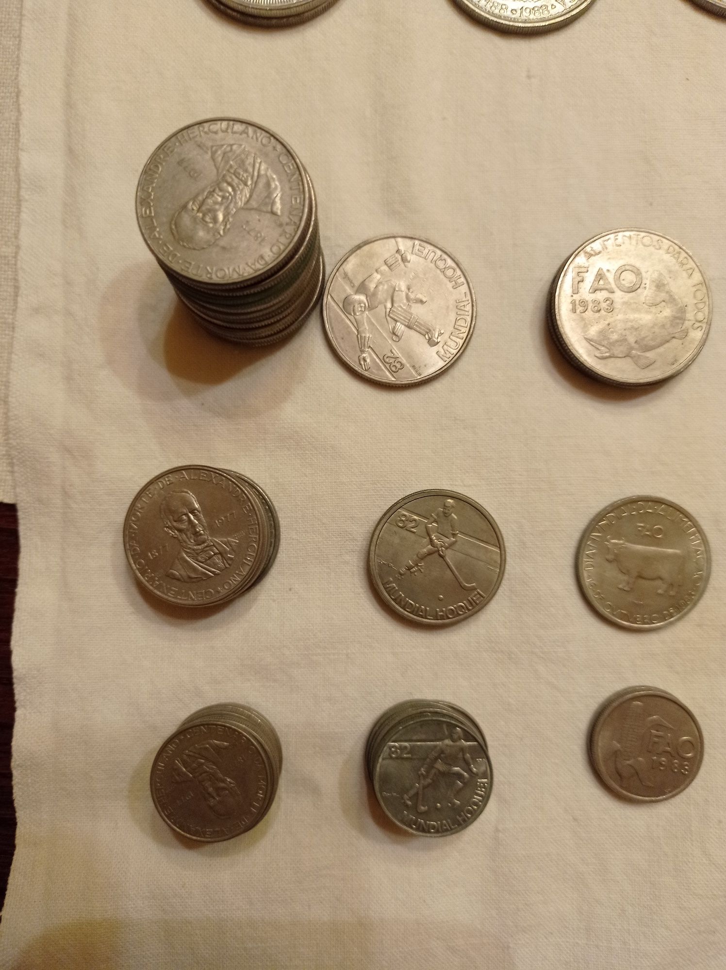 Moedas de 200 escudos / 100 escudos etc