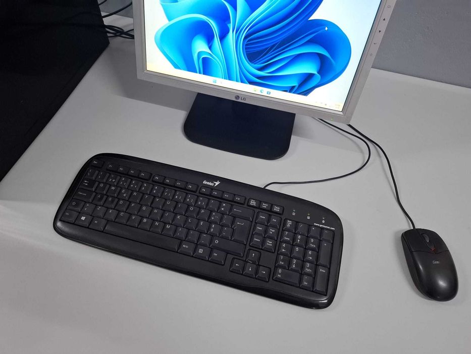 PC ASUS I3 Win11 + Monitor + Teclado + Rato - 100% Funcional