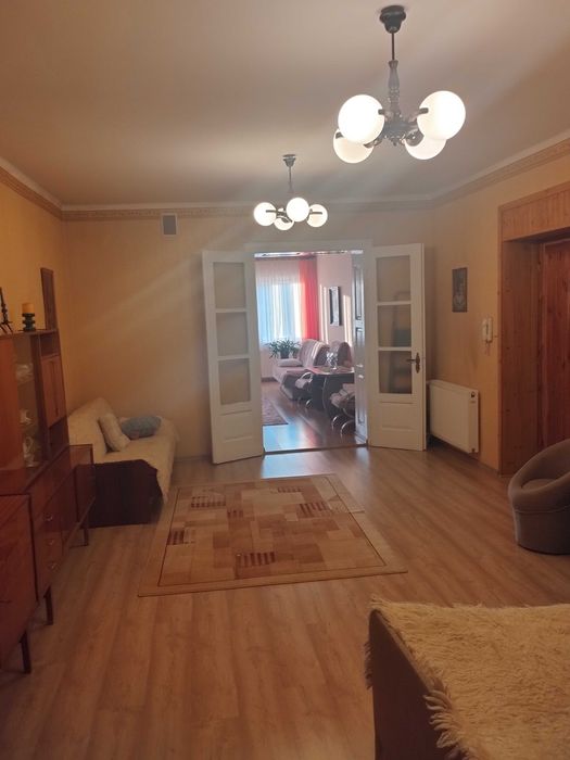 Sprzedam mieszkanie i lokal handlowo usługowy w rynku Łasku.