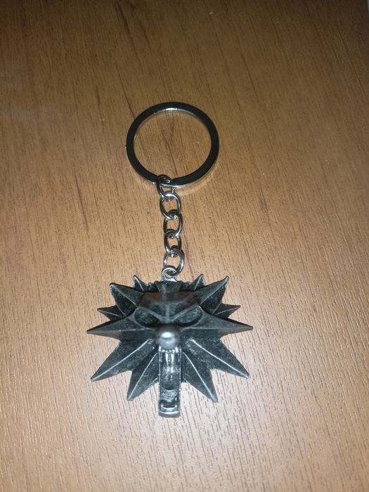 Брелок из вселенной «Ведьмак»