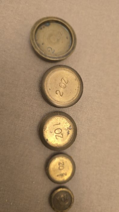 Stare monetarne odważniki do wagi