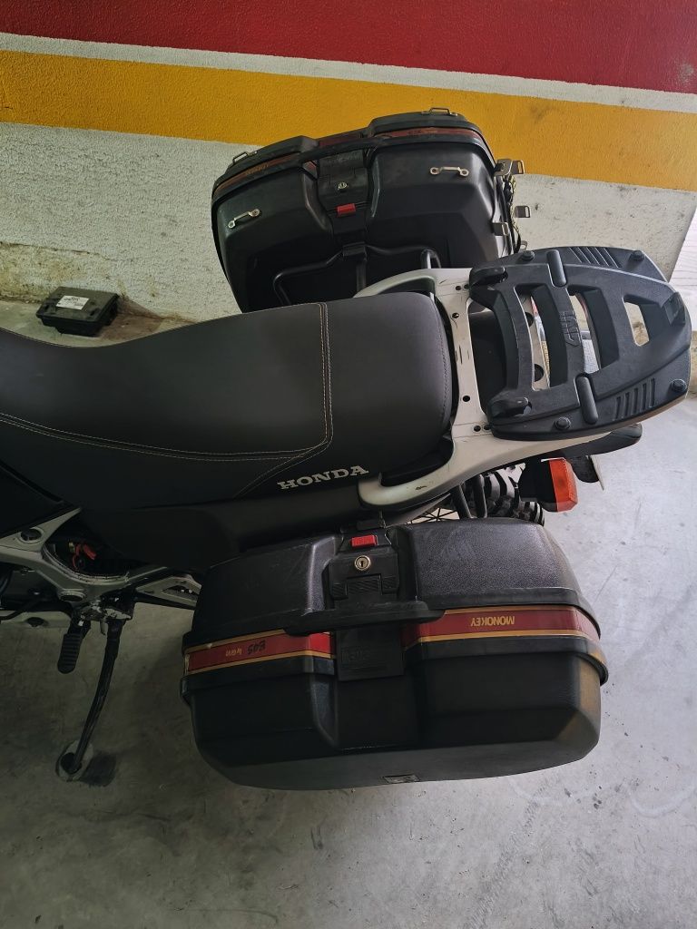 África Twin XRV750