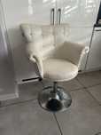 Krzeslo glamour kremowe do toaletki