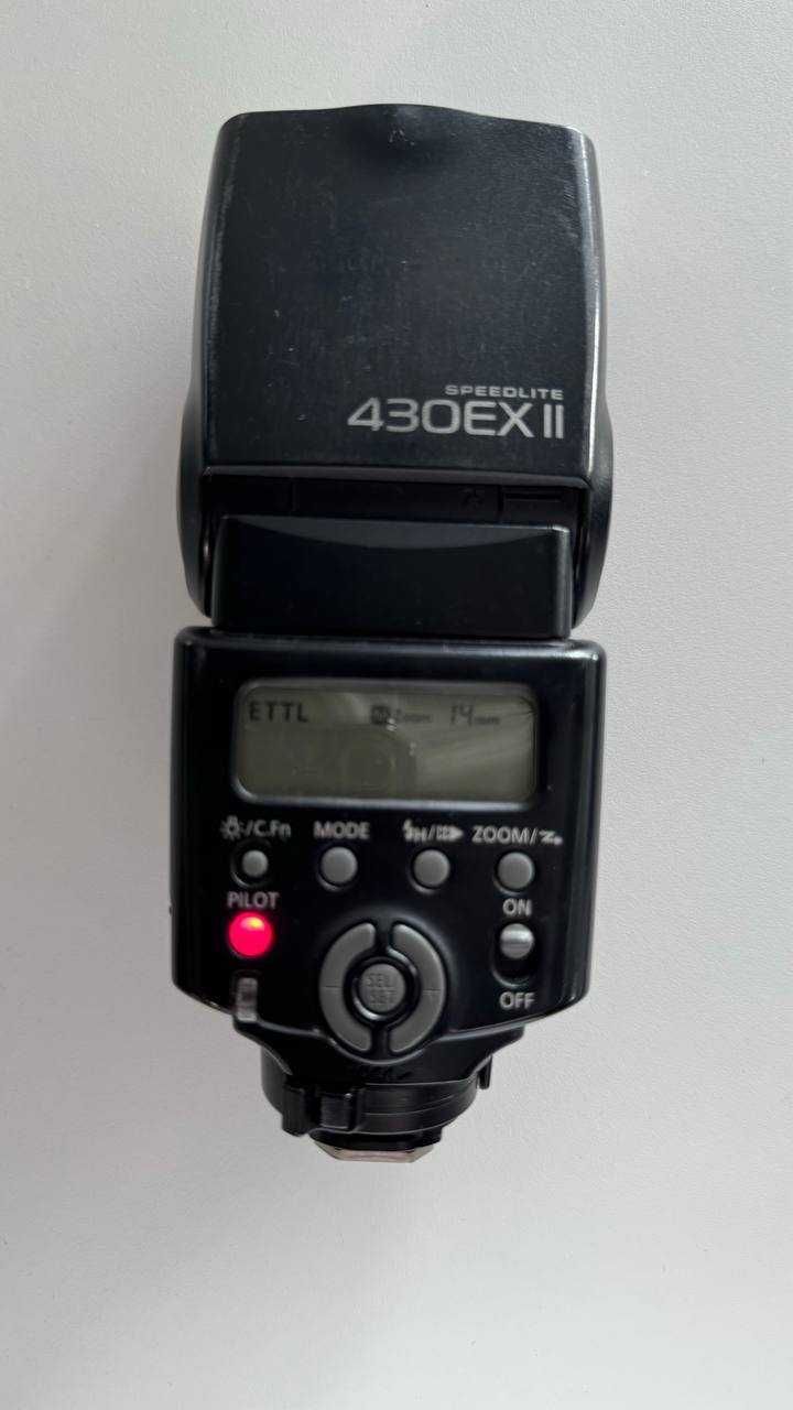 zestaw sprzętu fotograficznego Canon