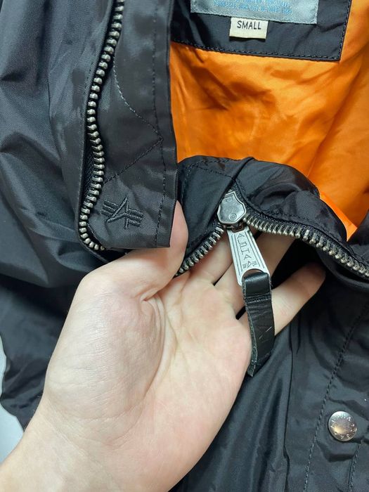 Нейлоновый бомбер Alpha Industries