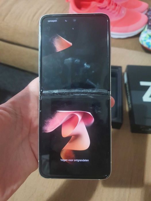 Samsung Galaxy Z Flip 3/5G com ecrã partido