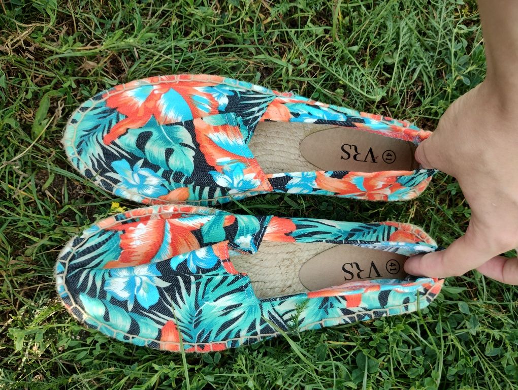 Espadryle trampki VRS nowe
Rozmiar 41
Długość wkładki 26 cm