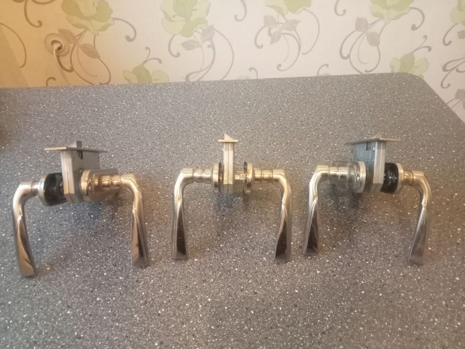 Комплект замков с ручкой три штуки